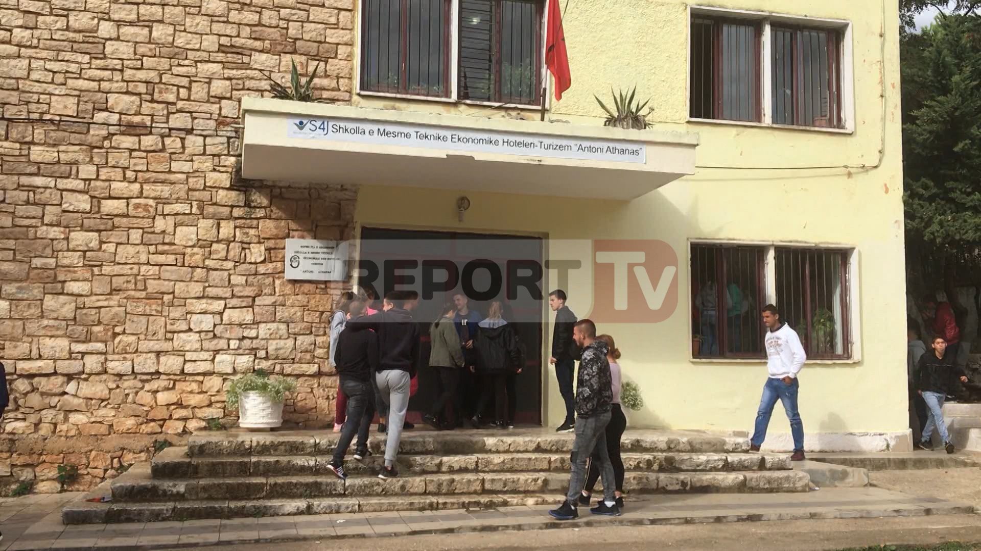 plagosje sarande ne shkolle