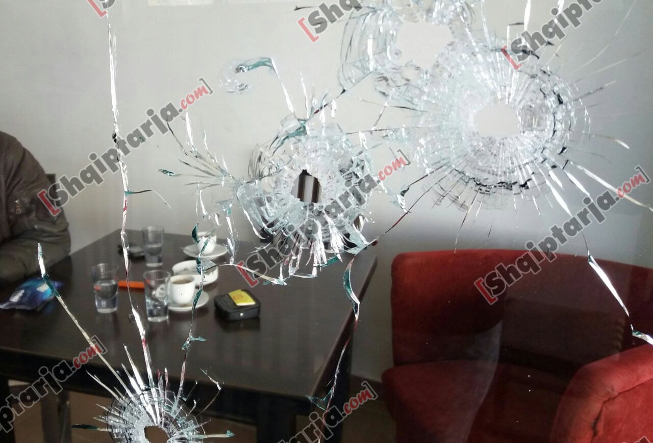 te shtena fier te lokali