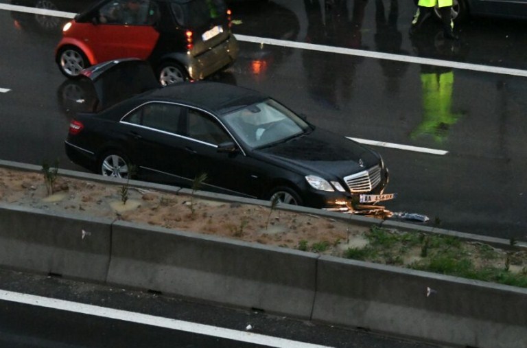 Tiranë, u përplasën një mjet tip Benz dhe një tip Audi, policia vijon hetimet