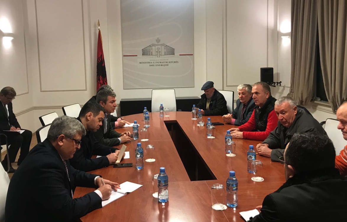 takimi i gjiknurit me naftetaret