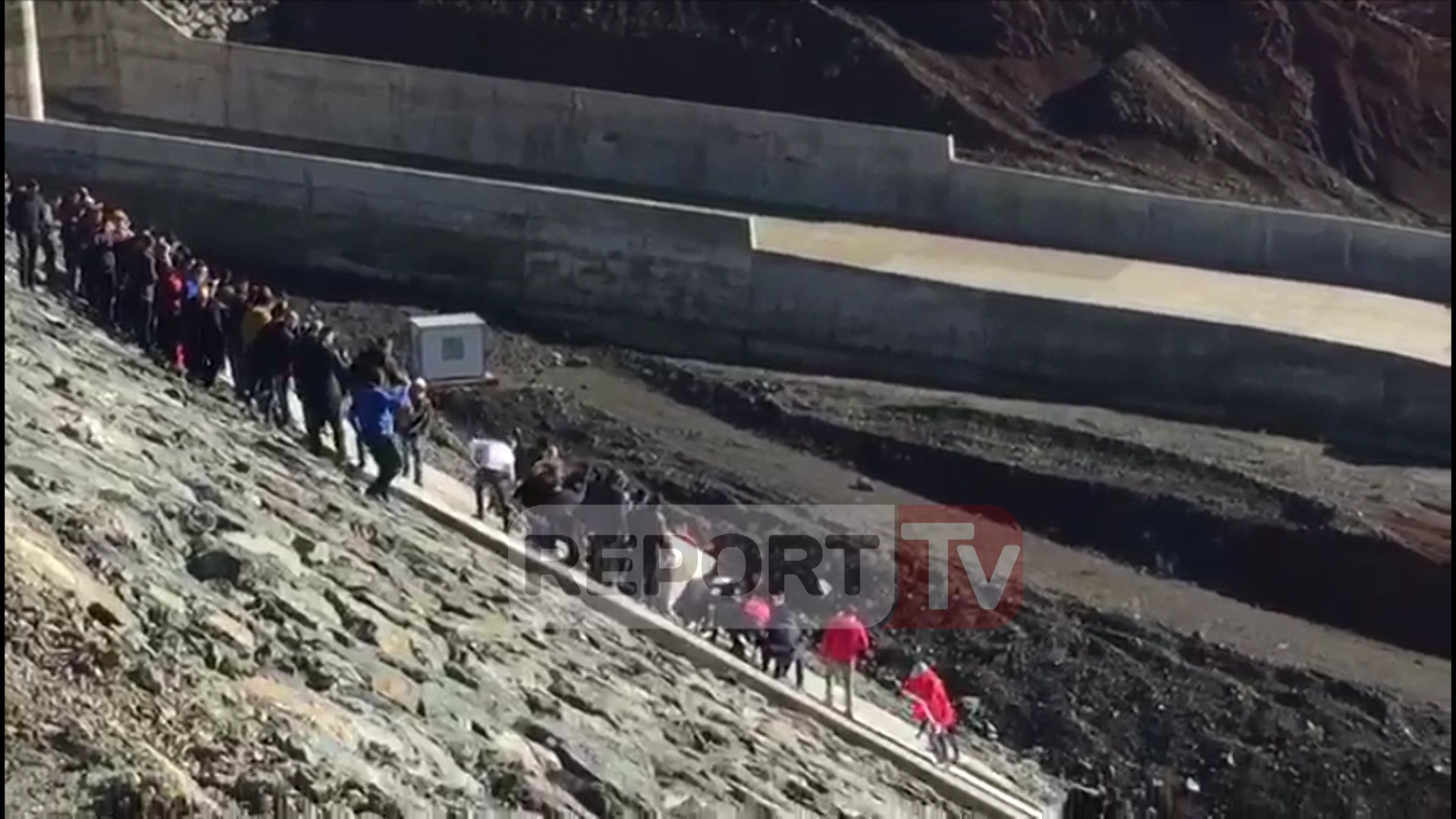 shkaterrohet flamuri turk te hidorcentrali