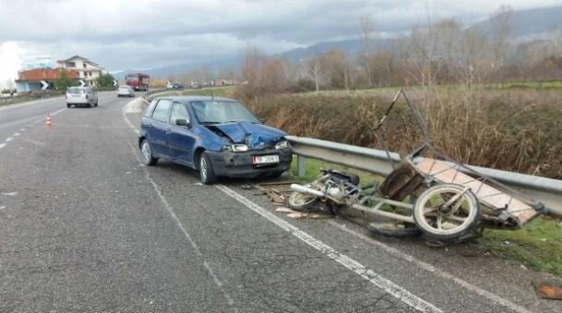 Aksident në aksin Fushë Krujë %u2013 Rinas, mjeti përplas tricikëlshin me romë