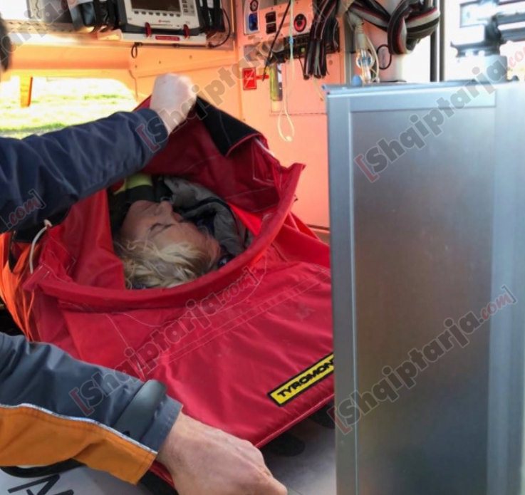 Një grua e bllokuar prej 4 orësh