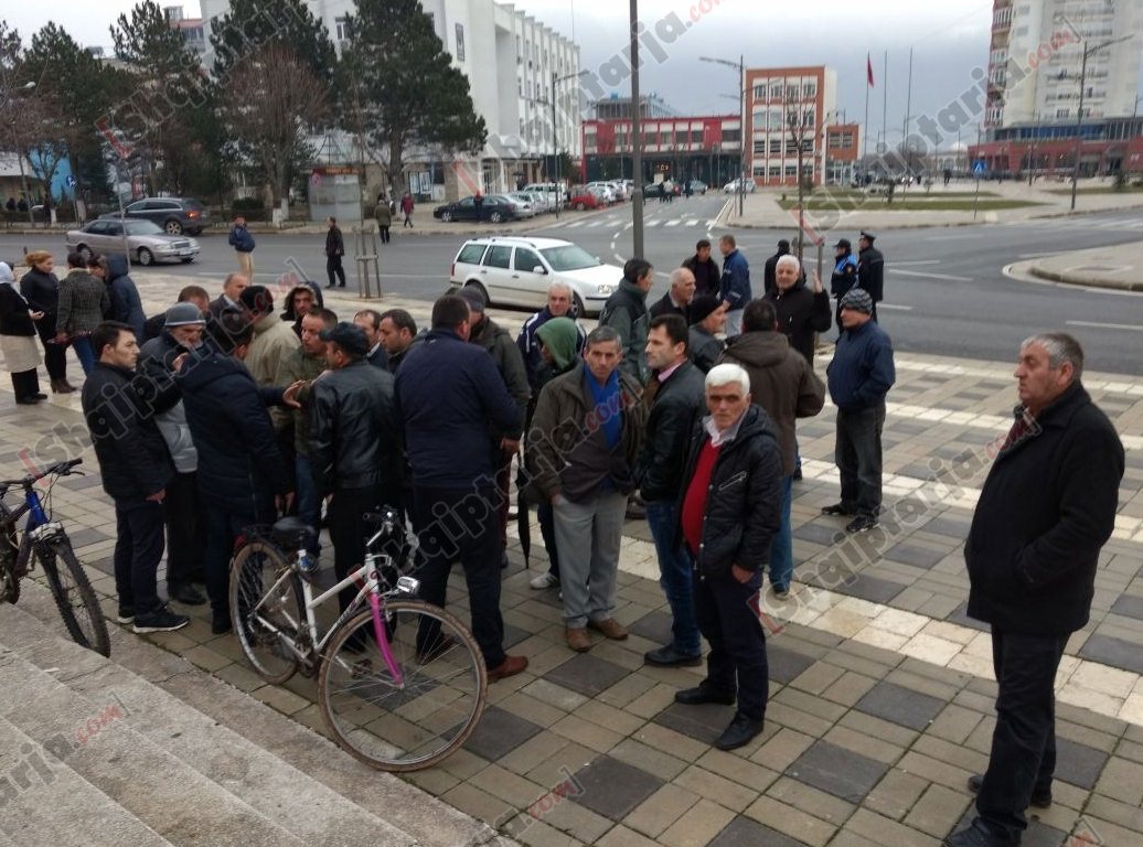 kukes ju hiqet ndihma ekonomike