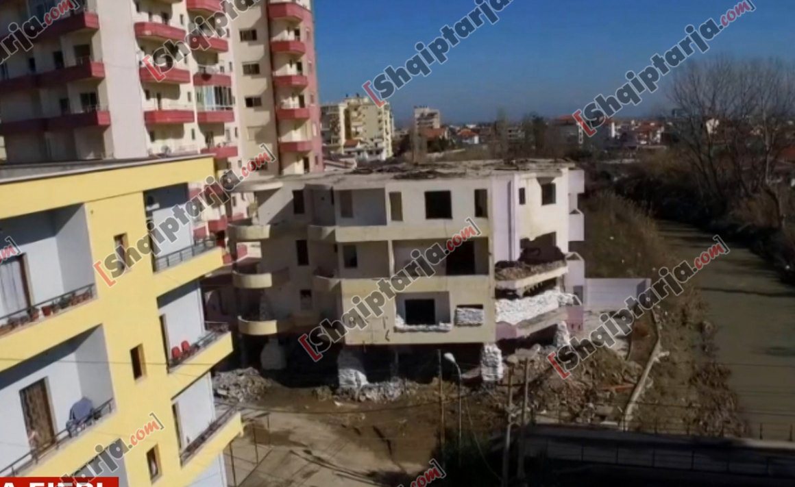 godina qe do shembet ne fier