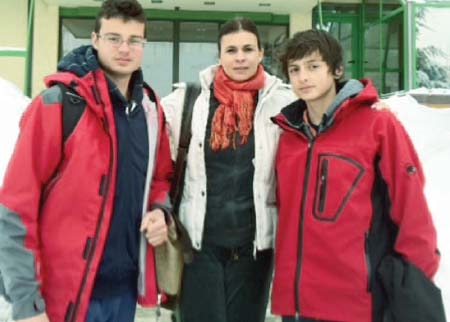 Luljeta Begeja me djemtë e saj Mateo dhe Merini