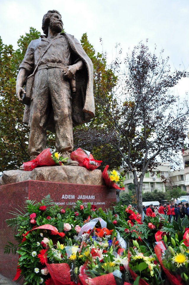 Busti i adem jasharit