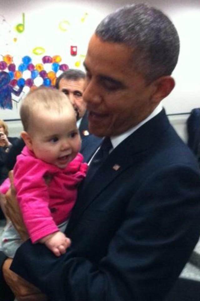 mbesa e Dawn Hochsprung me Obamen