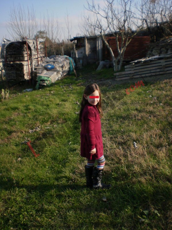 arsela vladi me sy te mbuluara me logo