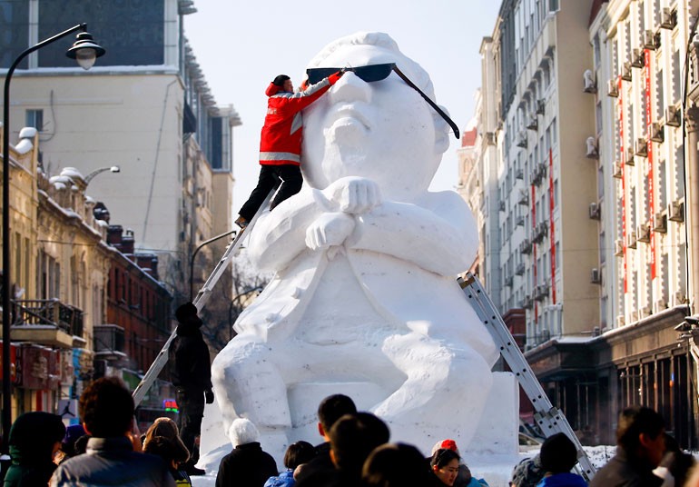 psy skulpture akulli