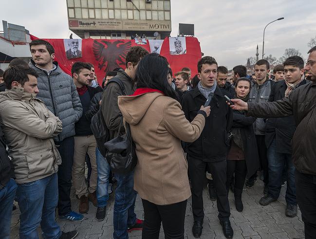 studente shqiptare protesta