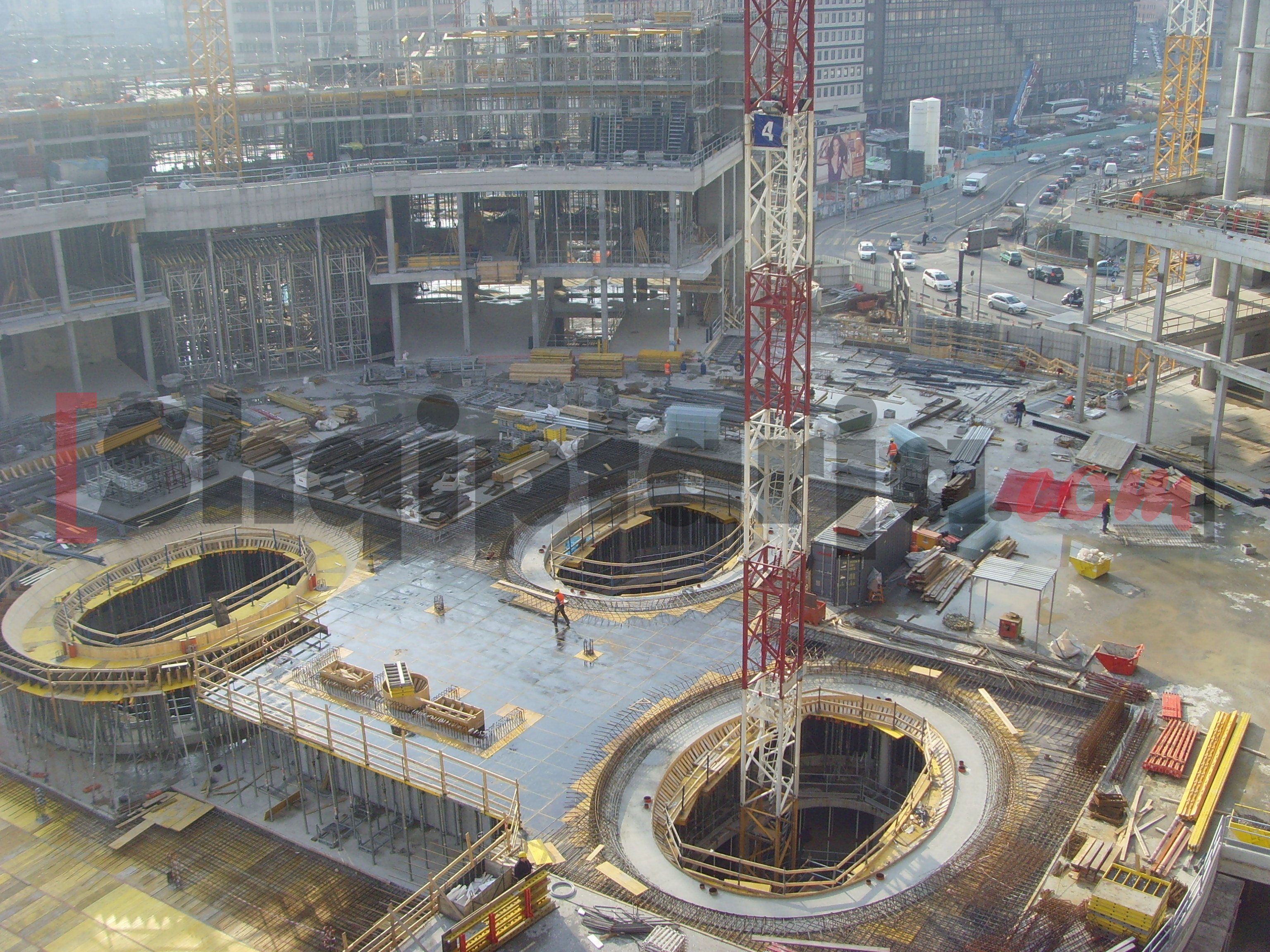 Kantier pune të %u201CNdocaj Group%u201D në Milano 2 me logo