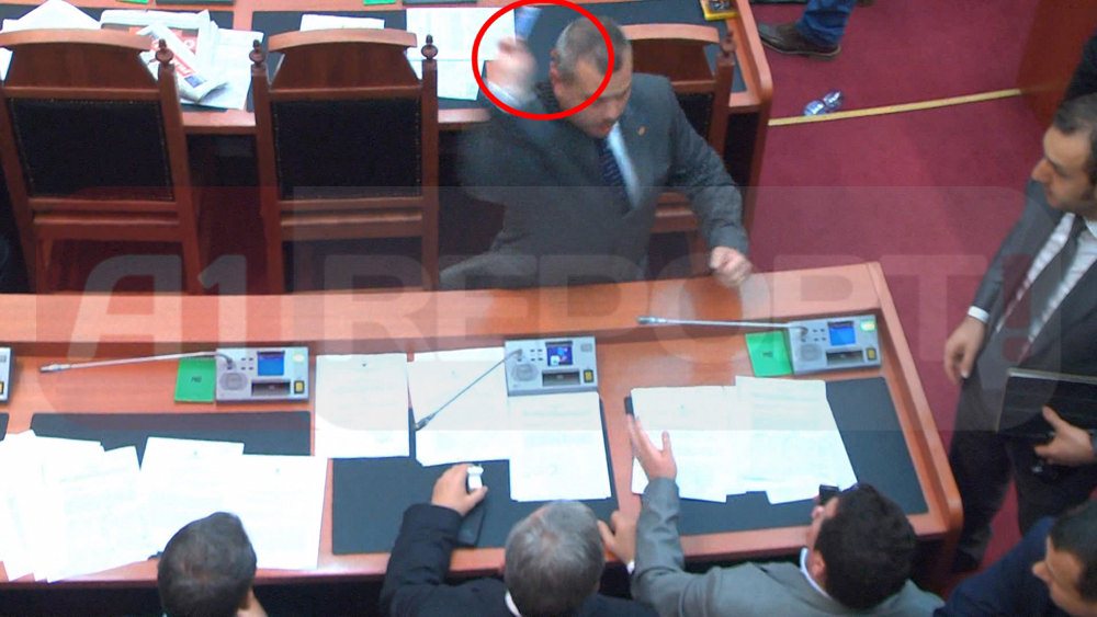 gazmir bizhga hedh karten elektronike te kastriot islamit 