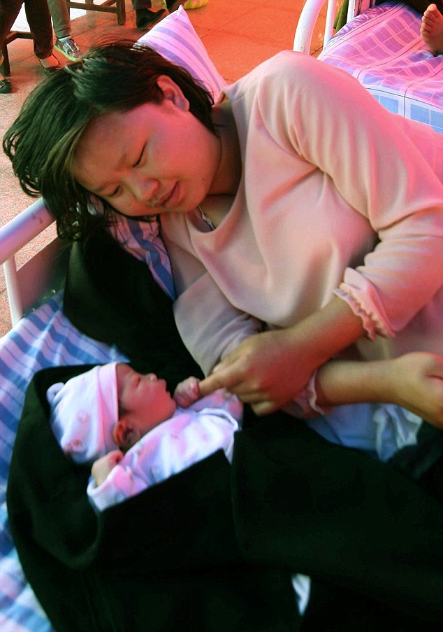 nena e mbiejtuar nga termeti 