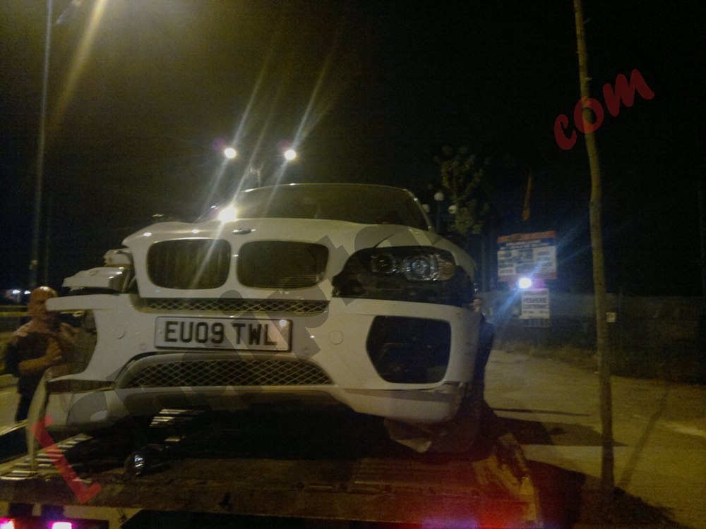 BMW X6 e aksidentit të kamzës me logo