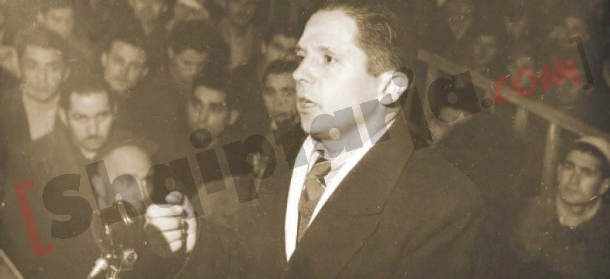 Kolë Prela duke dëshmuar në e Pater gjon Shllakut me logo