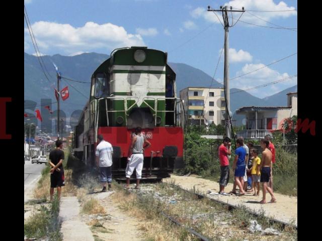 tren, aksident, e moshuar, tirane