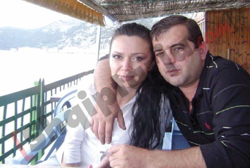 Çifti Ilirian dhe Alketa Cani me logo