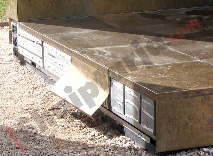 monument i demtuar me logo