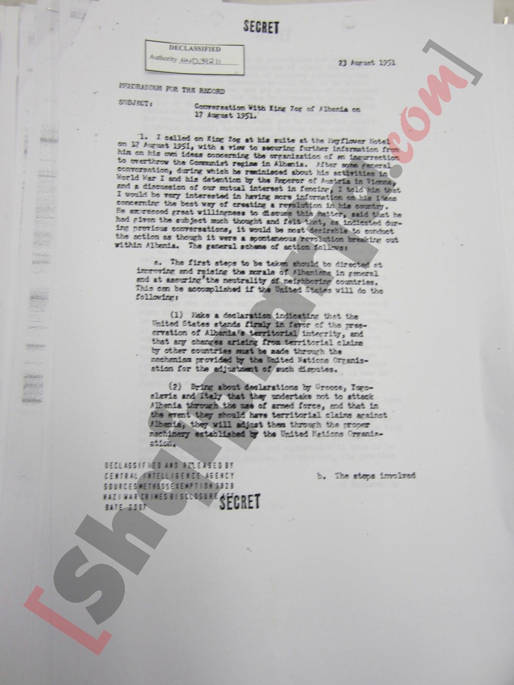 Faksimile nga dokumentet sekrete ku dëshmohen takimet e tij sekrete për të organizuar aksionin për rrëzimin e regjimit të Enver Hoxhës në 1951 me logo