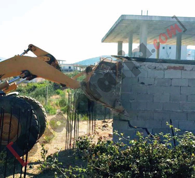 prishje e ndërtimeve pa leje në Ksamil me logo