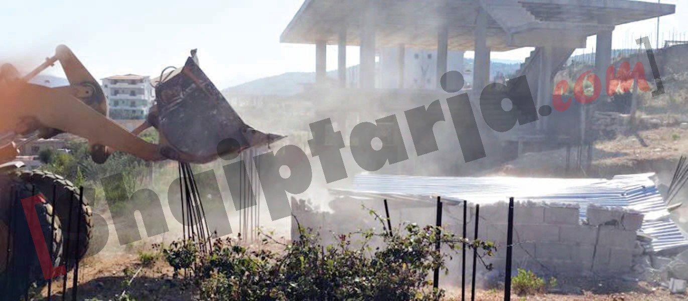 prishje e ndërtimeve pa leje në Ksamil 2 me logo