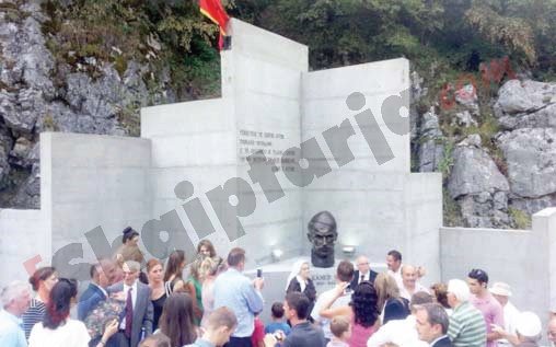 Memoriali kushtuar heronjve të Plavës dhe Gucisë me logo