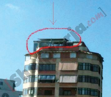 Shtesë pa leje te pallati Amfotra ngjitur me pallatin me shigjeta Shtesë pa leje te pallati Amfotra ngjitur me pallatin me shigjeta me logo