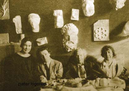 aleksander moisiu, ne familjen e Leon Tolstoit gjatëvizitës së tij në Rusi në vitin 1924. 