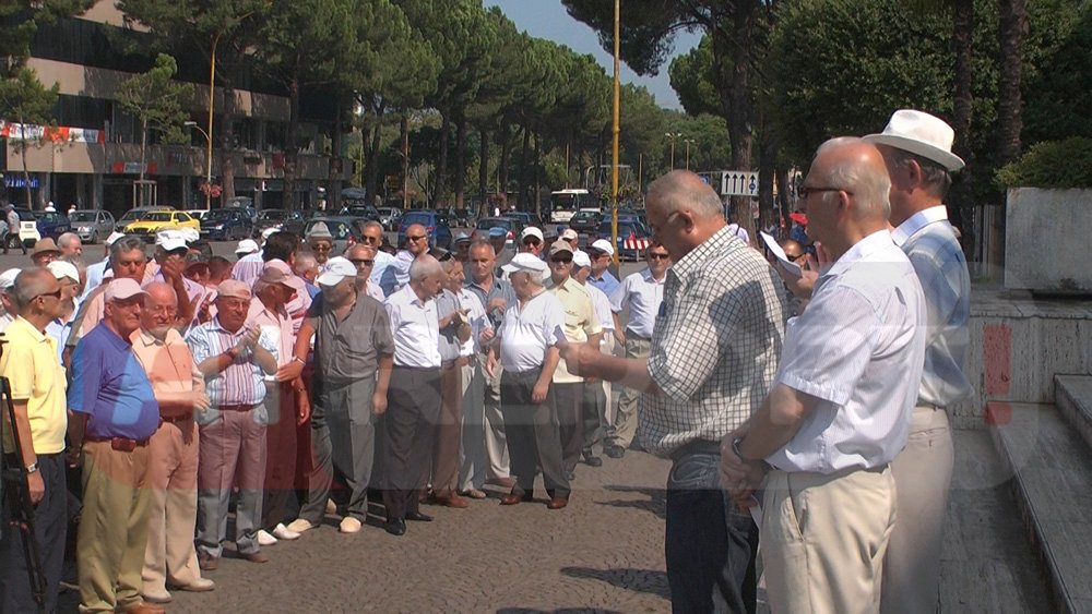 ish ushtaraket proteste  
