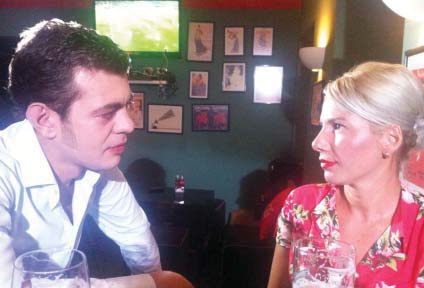 Klodi kadillari dhe Ermal Bardhi në rolet e çiftit Camaj në dikumentar