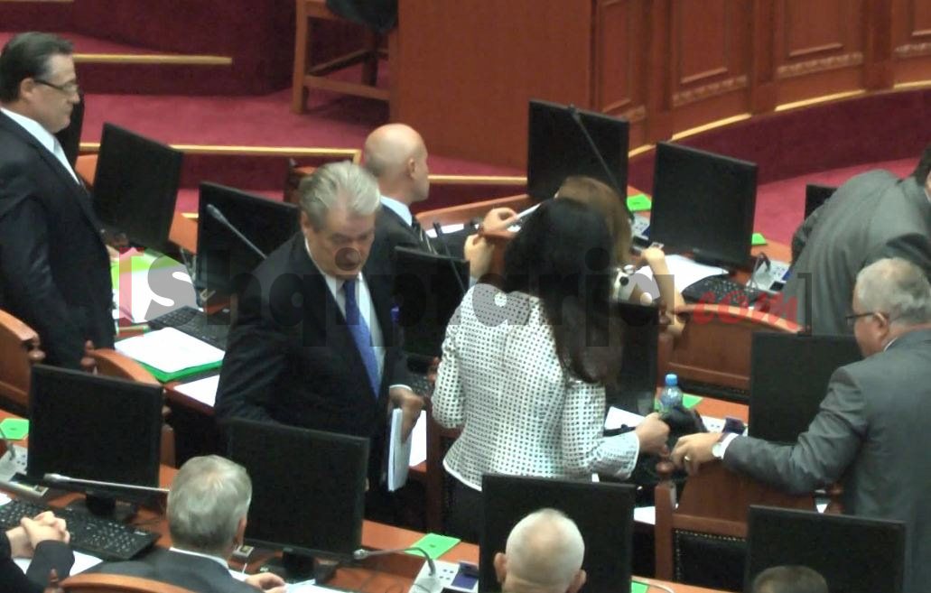 Opozita iken nga salla