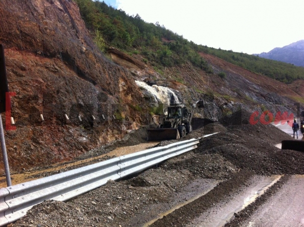 rruga e kombit e shembur