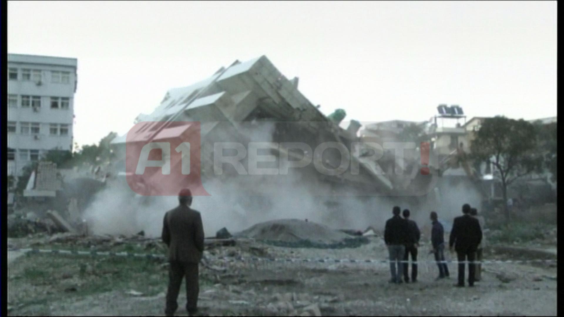 ndertesa duke u shembur