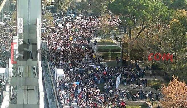 protesta per armet kimike