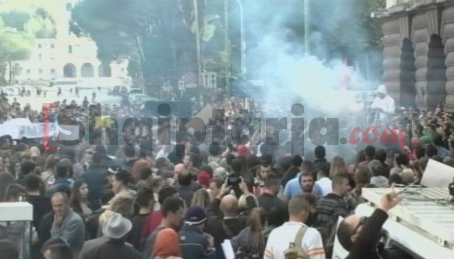 protesta ne tirane