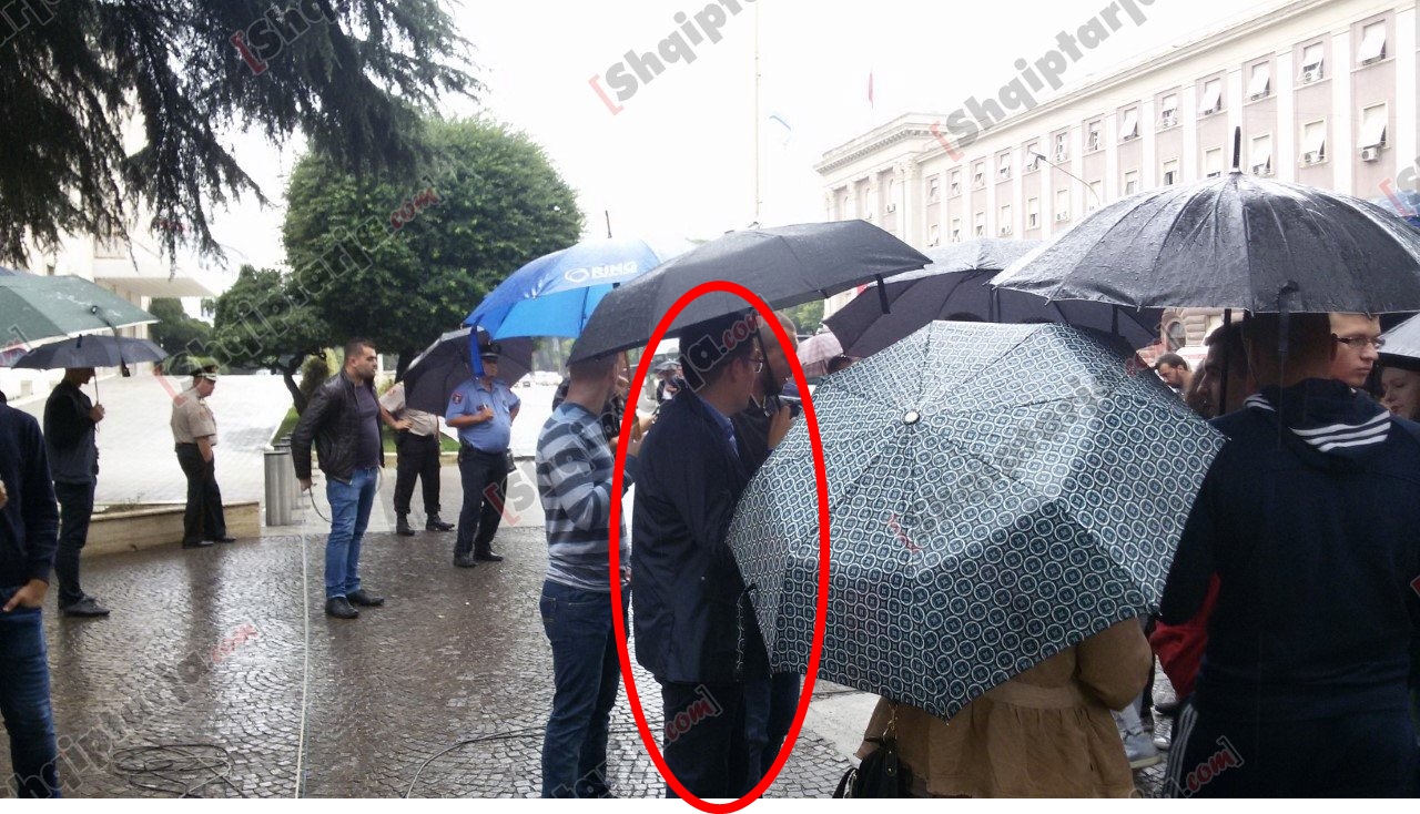 fabian topallaj ne proteste